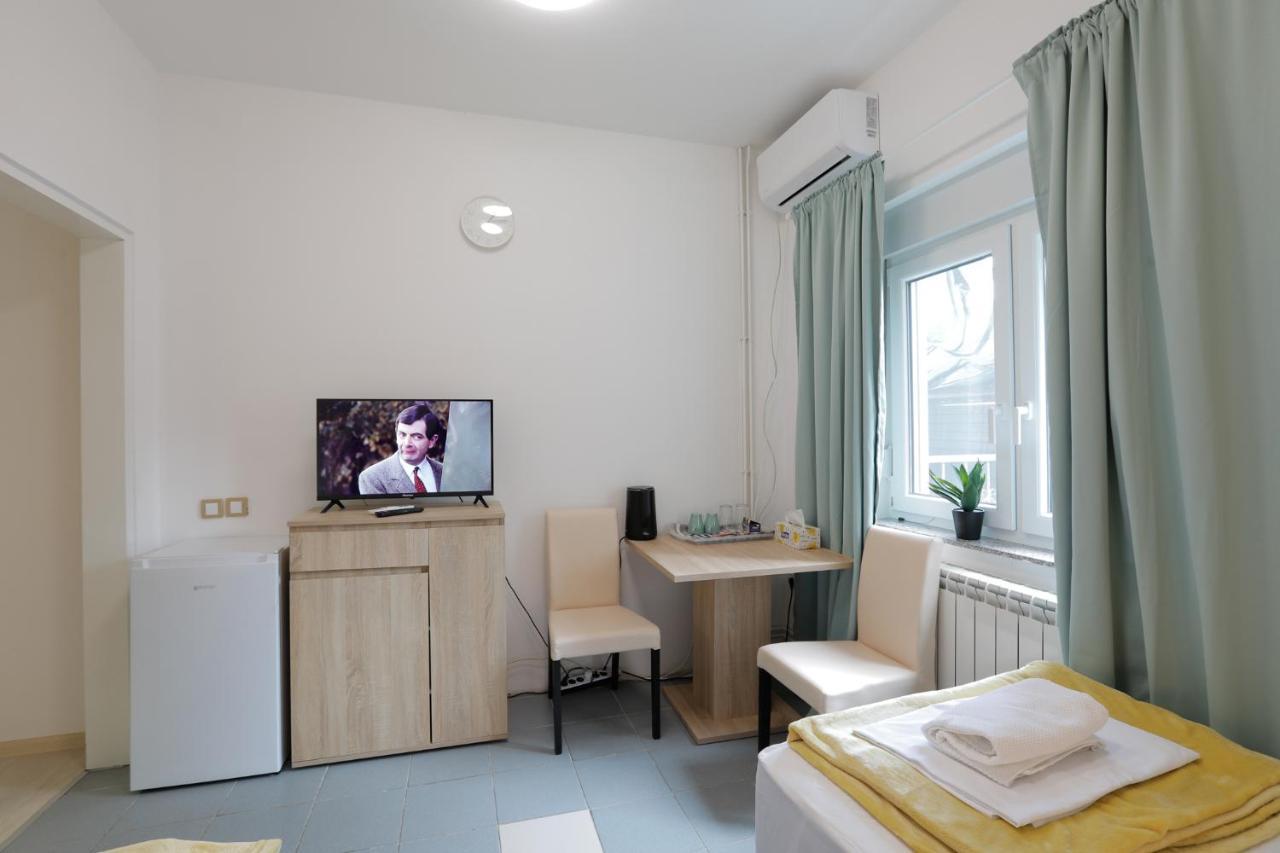 Aviator Apartments & Rooms Nikola Tesla Airport Belgrade Surčin Exterior foto